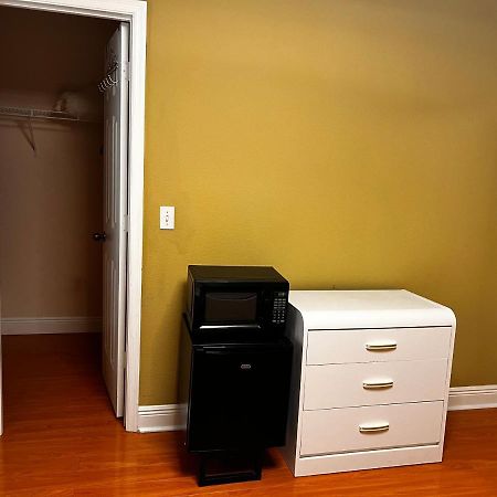 Spotless Guest Room With Shared Bathroom 奥兰多 外观 照片