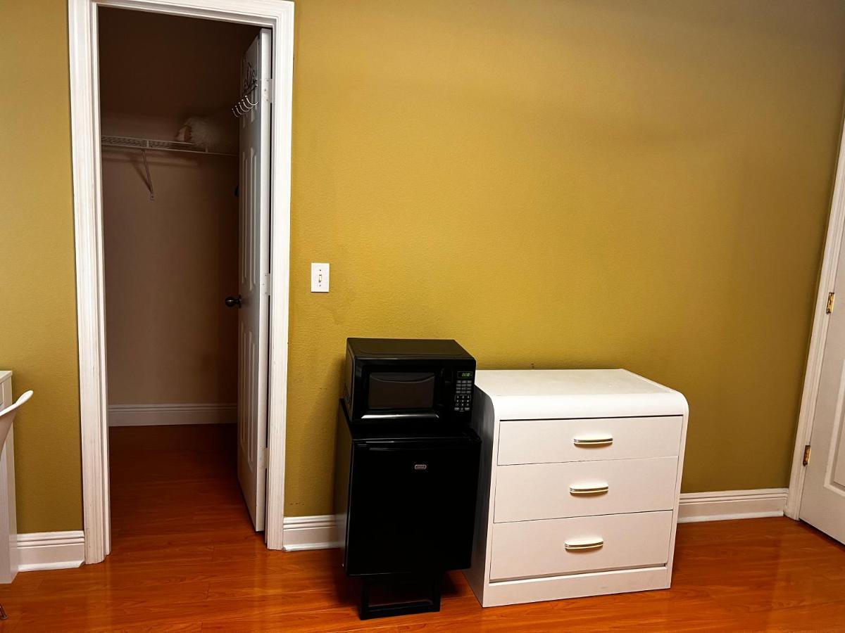 Spotless Guest Room With Shared Bathroom 奥兰多 外观 照片