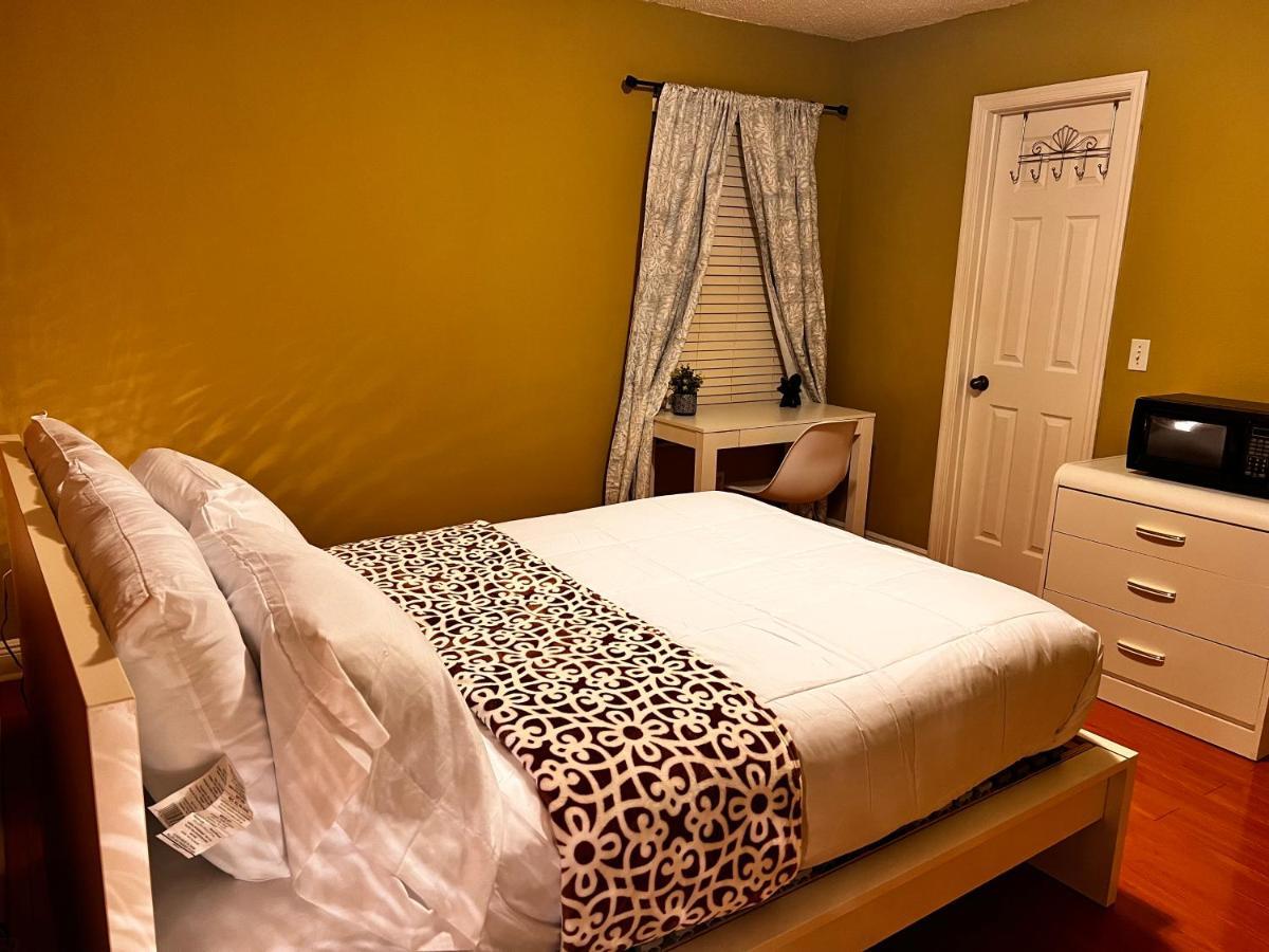 Spotless Guest Room With Shared Bathroom 奥兰多 外观 照片